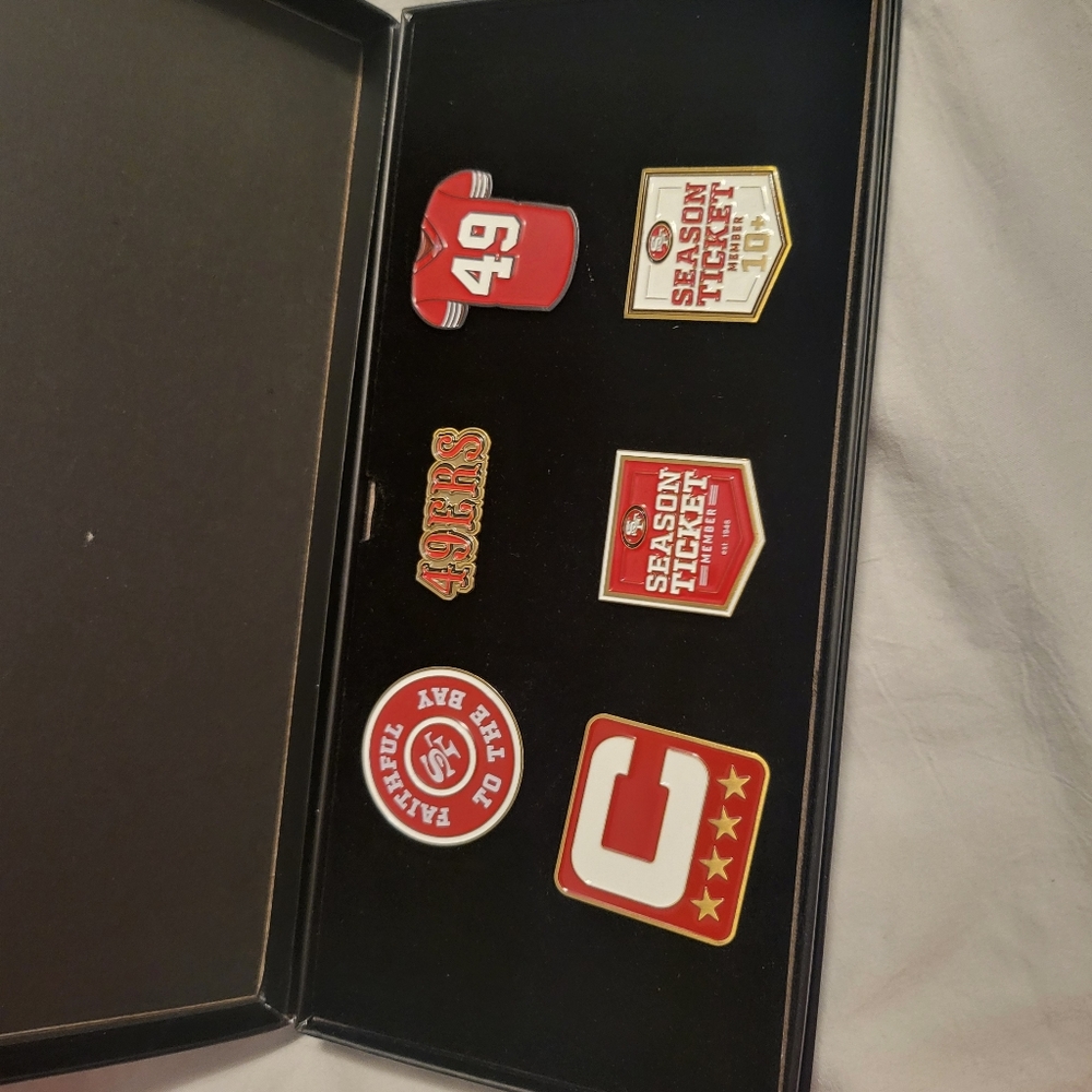 Vintage 49ers lapel pin set
